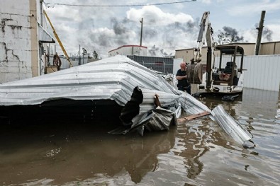 ABD’yi Ida Kasırgası vurdu: 209 km hızla geldi yüzlerce ev su altına kaldı