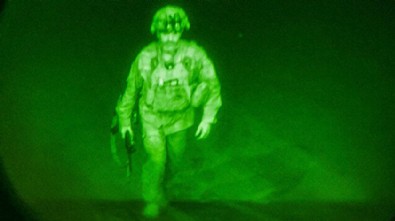Afganistan’dan ayrılan son ABD askerinin fotoğrafı