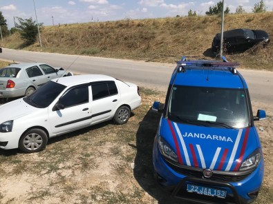 Edirne'de 2 Otomobilin Çarpismasi Sonucu 1 Kisi Yaralandi