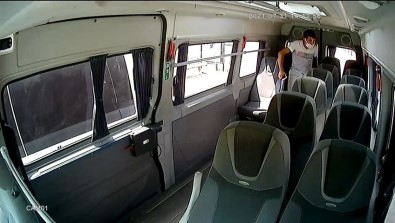 Bursa'da Yolcu Gibi Bindigi Minibüste Böyle Hirsizlik Yapti