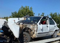 Köprü Korkuluklarini Yikan Araç Dere Yatagina Uçtu Açiklamasi 1 Yarali