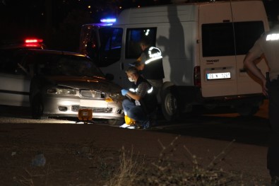 Ankara'da Sol Seritte Zorla Indirilen Kadina Arkadan Gelen Baska  Araç Çarpti Açiklamasi 1 Ölü