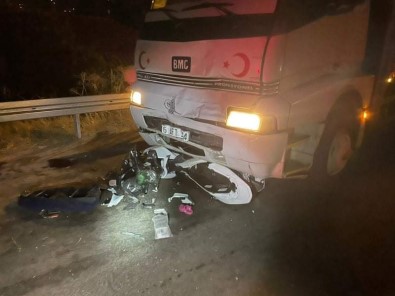 Izmir'de Motosiklet Ile Kamyon Çarpisti Açiklamasi Baba-Kiz Yasamini Yitirdi