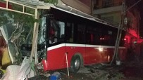 Araçla Çarpisan Halk Otobüsü, Markete Çarpti Açiklamasi 5'I Markette 8 Kisi Yaralandi