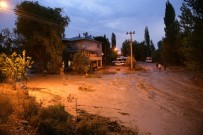 Elbistan'da Saganak Etkili Oldu, 2 Mahallede Yagis Sele Dönüstü