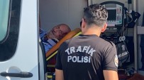 (Özel) Istanbul'da Motosiklet Hafriyat Kamyonuna Çarpti Açiklamasi 1'I Agir 2 Yarali