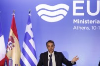 Yunanistan Basbakani Miçotakis, Yanginlarla Mücadeledeki Basarisizlik Için Halktan Özür Diledi