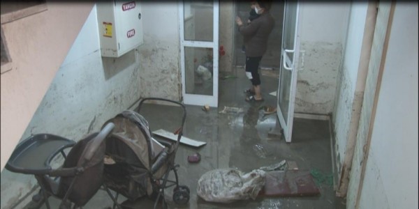 Ankara'da kuvvetli sağanak su baskınlarına neden oldu