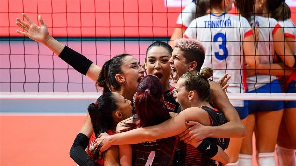 Türkiye voleybol yarı final maçı ne zaman? Türkiye yarı final maçını kiminle oynanacak? Filenin Sultanları Türkiye'nin yarı final rakibi kim oldu?
