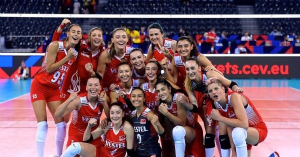 Türkiye voleybol yarı final maçı ne zaman? Türkiye voleybol yarı final maçı ne zaman? Türkiye yarı final maçını kiminle oynanacak? Filenin Sultanları Türkiye'nin yarı final rakibi kim oldu?