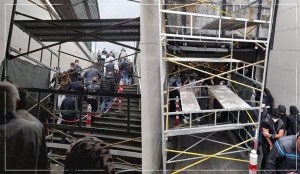 CHP'li Ekrem İmamoğlu rezil yönetimi ile tarihe geçecek! İşe gidiş saatinde Uzunçayır metrobüs durağı girişinde iskele!