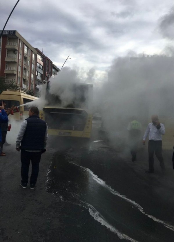 Gaziosmanpaşa'da İETT otobüsü yolda kaldı