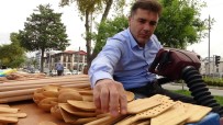 El Emegi Ahsap Ürünleri Yaparken 'Engelleri' Asiyor