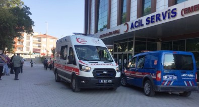 Konya'da Iki Otomobil Çarpisti Açiklamasi 4 Yarali