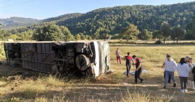 Muğla'da turistleri taşıyan otobüs ile öğrenci servisi çarpıştı: Ölü ve yaralılar var...