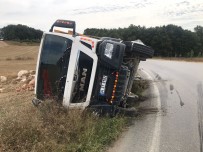 Bilecik'te Hafriyat Yüklü Kamyon Devrildi