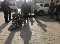 Otomobil Ile Motosikletin Çarpistigi Kazada Baba Ve Oglu Yaralandi