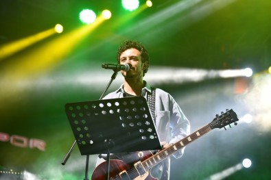 Mustafakemalpasa'da, Kurtulus Coskusu Buray Ile Taçlandi