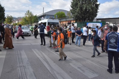 Pendik'te Okul Zabita Ekipleri Görevde