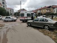 Aksaray'da Iki Otomobil Çarpisti Açiklamasi 2 Yarali
