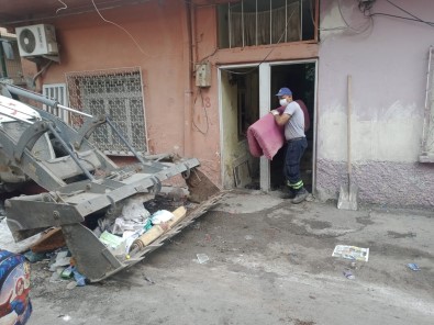 Evden 9 Kamyon Çöp Çikarildi