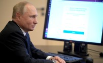 Karantinadaki Putin, Duma Seçimlerinde Internet Üzerinden Oy Kullandi