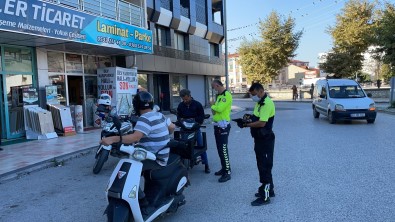 163 Motosiklet Sürücüsü Kasksiz Yakalandi