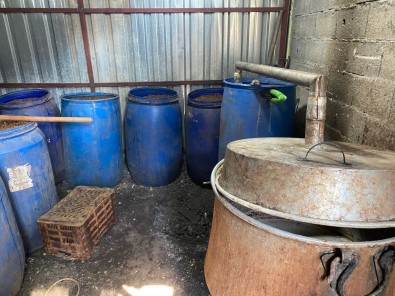 Adana'da 15 Bin Litre Kaçak Akaryakit, 5 Bin Litre Sahte Içki Ele Geçirildi
