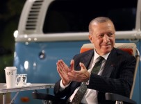 Cumhurbaskani Erdogan, Mersin'de Gençlere Sarki Söyledi