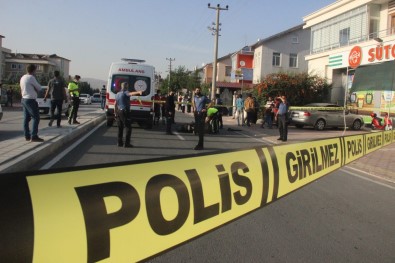 Devrilen Akülü Motosikletteki Yolcuya Kamyonet Çarpti Açiklamasi 1 Ölü