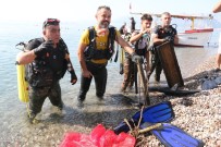 Dünyaca Ünlü Sahilden 30 Dakikada Çikan Çöpler Pes Dedirtti