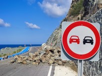 Hatay'da Heyelan Açiklamasi Samandag-Arsuz Yolu Trafige Kapandi