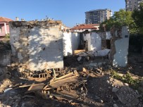 Metruk Binada Göçük Açiklamasi 1 Yarali