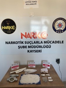 Narkotik Dedektifleri Uyusturucuya Geçit Vermedi