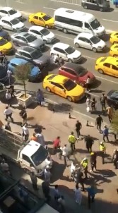 (Özel) Istanbul'un Göbeginde Cam Silici Terörü Açiklamasi Biçak Ve Sopayla Mekan Bastilar