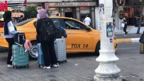 (Özel) Taksim'de Turistler Yine Taksiye Binemedi