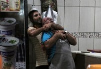 Antalya’da kan donduran görüntü: Ustasının boynunu kesmeye çalıştı!