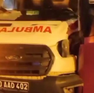 Van'da Ambulans Belediye Otobüsü Ile Çarpisti Açiklamasi 2 Yarali