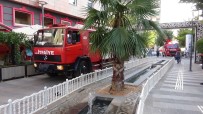 Is Merkezinin Çati Katinda Çikan Yangin Korkuttu