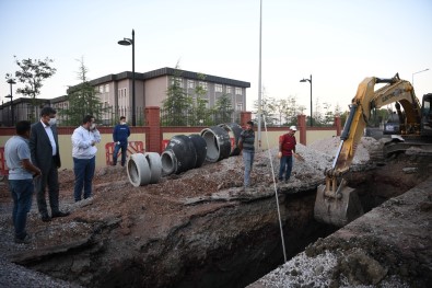 Kartepe'de Alt Yapi Çalismalari Sürüyor
