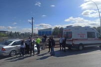 Ankara'da Refüje Çarpan Otomobil Hurdaya Döndü Açiklamasi 2 Yarali