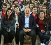 Bagcilar Belediyesi'nden Üniversite Ögrencilerine Egitim Yardimi