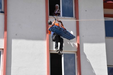 Genç Devlet Hastanesinde Gerçegi Aratmayan Tatbikat