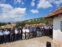 Tirin 6 Araci Biçtigi Kazada Hayatini Kaybeden Genç Adam Topraga Verildi