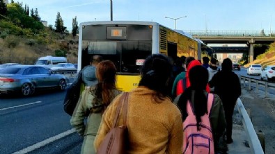 İETT'nin arıza geleneği sürüyor: Ataşehir'de balataları yanan otobüsün yolcuları başka otobüslere bindi
