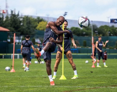 Nwakaeme Aytemiz Alanyaspor'u Bekliyor
