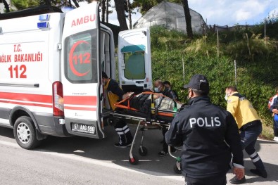 Sinop'ta Motosiklet Devrildi Sürücü Yaralandi