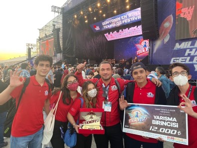 Baskan Çerçi TEKNOFEST 2021 Sampiyonu Olan Manisali Ögrencileri Kutladi
