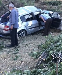 Tatvan'da Kontrolden Çikan Araç Kaza Yapti  Açiklamasi 2 Yarali