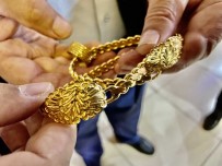 Buldugu 70 Bin Lira Degerindeki Altinlari Sahibine Teslim Etti